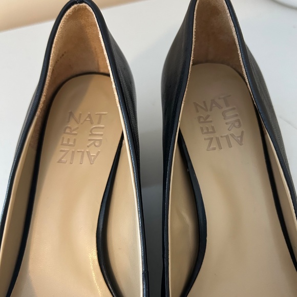 NWT NATURALIZER Carmen Black Leather Block Heel Pump Size 6 - Picture 9 of 15